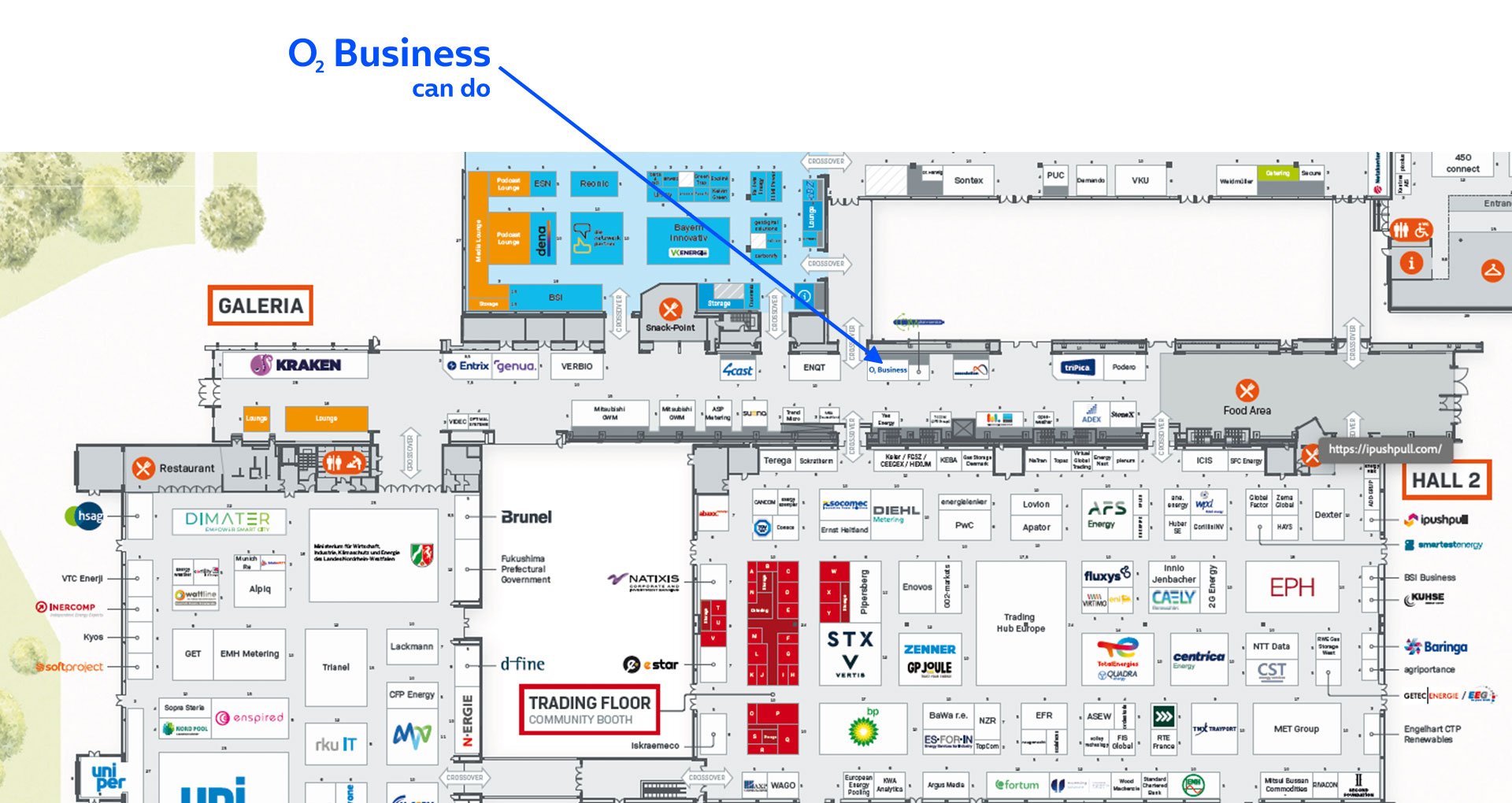 Hallenplan der Messe E-World 2026 mit markiertem Standort von O₂ Business in Halle 2. Eine blaue Pfeilgrafik zeigt auf den O₂ Business Stand im oberen rechten Bereich der Halle, umgeben von benachbarten Ausstellern wie ENGT und Trinplus.