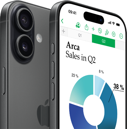 Die Rückseite eines iPhone 17 Modells mit der Kamera und ein zweites iPhone 17 davor, dessen Display ein Diagramm und Numbers Funktionen zeigt