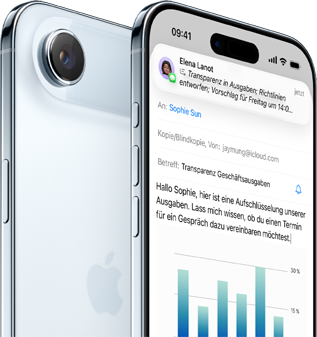 Die Rückseite eines iPhone 17 Air Modells mit der Kamera, mit einem zweiten iPhone 17 Air davor, dessen Display ein Diagramm und Numbers Funktionen zeigt