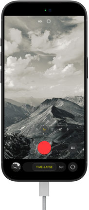 iPhone 18 Pro, Schwarz, am Ladegerät befestigt, das Display zeigt eine Arbeitsmail in Mail