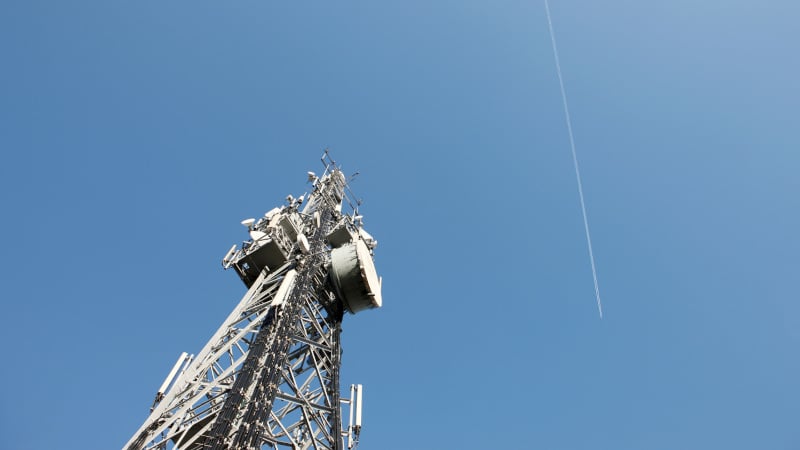 LTE: Aufnahme eines Funkturms aus der Froschperspektive
