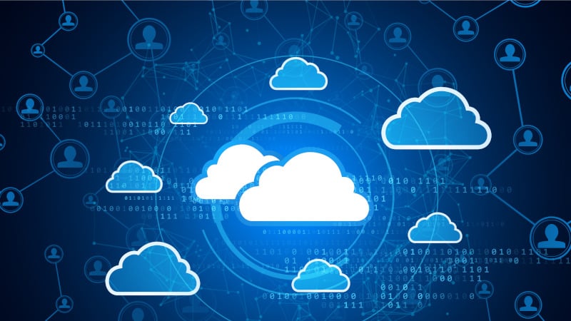 Künstlerische Darstellung einer Multi-Cloud-Umgebung. Zusehen sind mehrere Cloud- und Vernetzungssymbole.