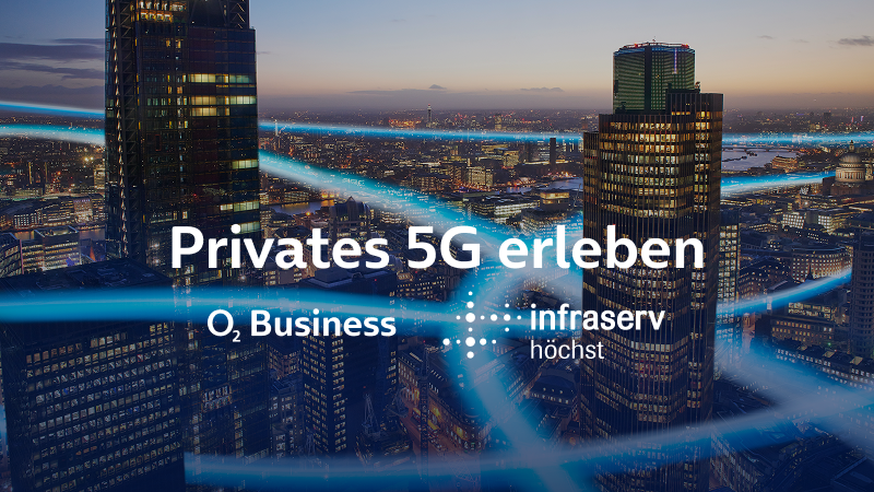 Abbildung: Skyline einer Stadt mit leuchtenden Netzlinien. Text: „Privates 5G erleben – sichere und hochverfügbare Netze für die Industrie“. Logos: „O2 Business“ und „infraserv höchst“