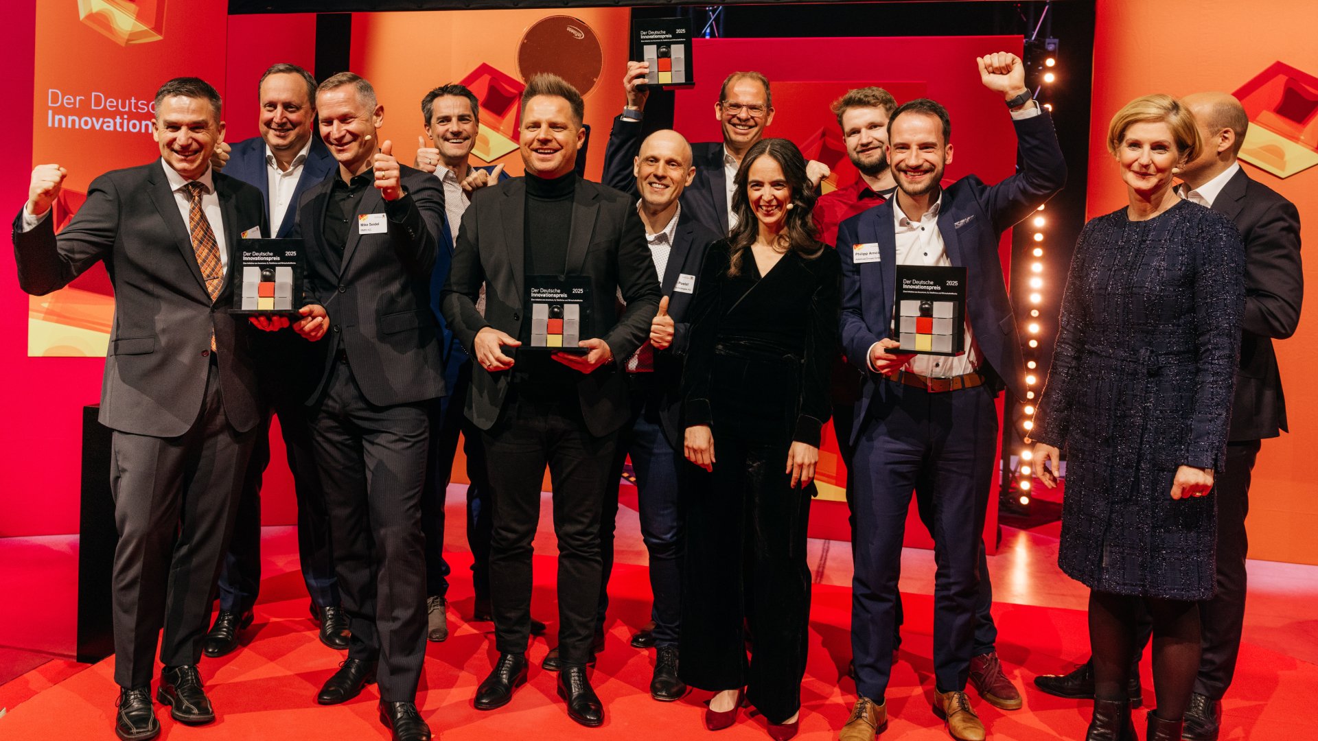 Die Gewinnerteams aus den drei Kategorien Start-up, Mittelstand und Großunternehmen mit den Laudator:innen