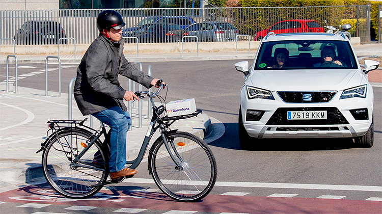 Mit 5G vernetzte Fahrzeuge könnten helfen, die Verkehrssicherheit zu verbessern.